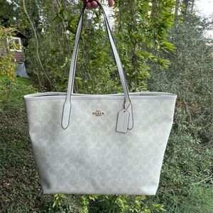COACH City Tote Women's Chalk/Glacier White Signature Canvas Bag 5696 NWT